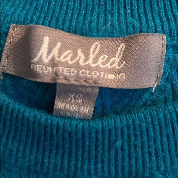 Pretty Sweater - Picture 3 of 3